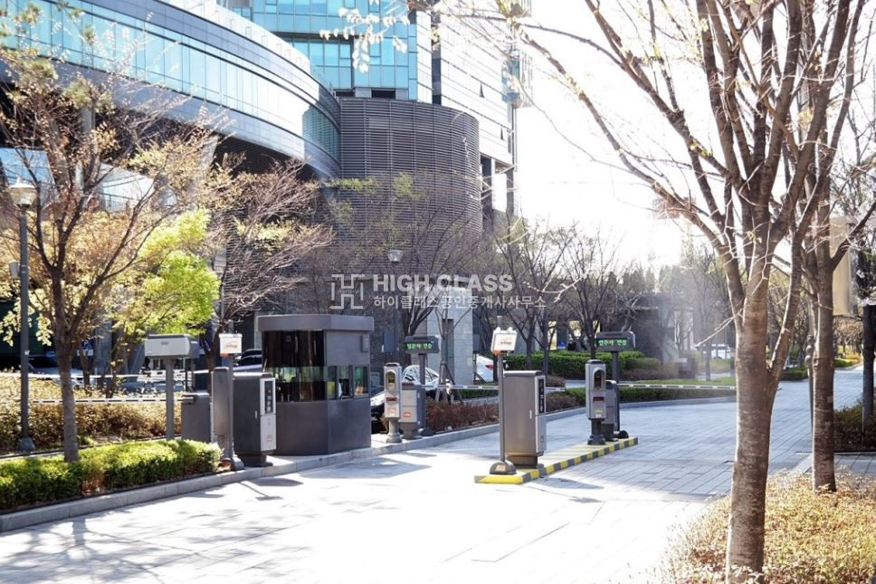 서울 성동구 성수동1가 101동 갤러리아포레 70평 매매 I 로얄층 I 내부상태최상 매매 매물번호 10090 사진 3